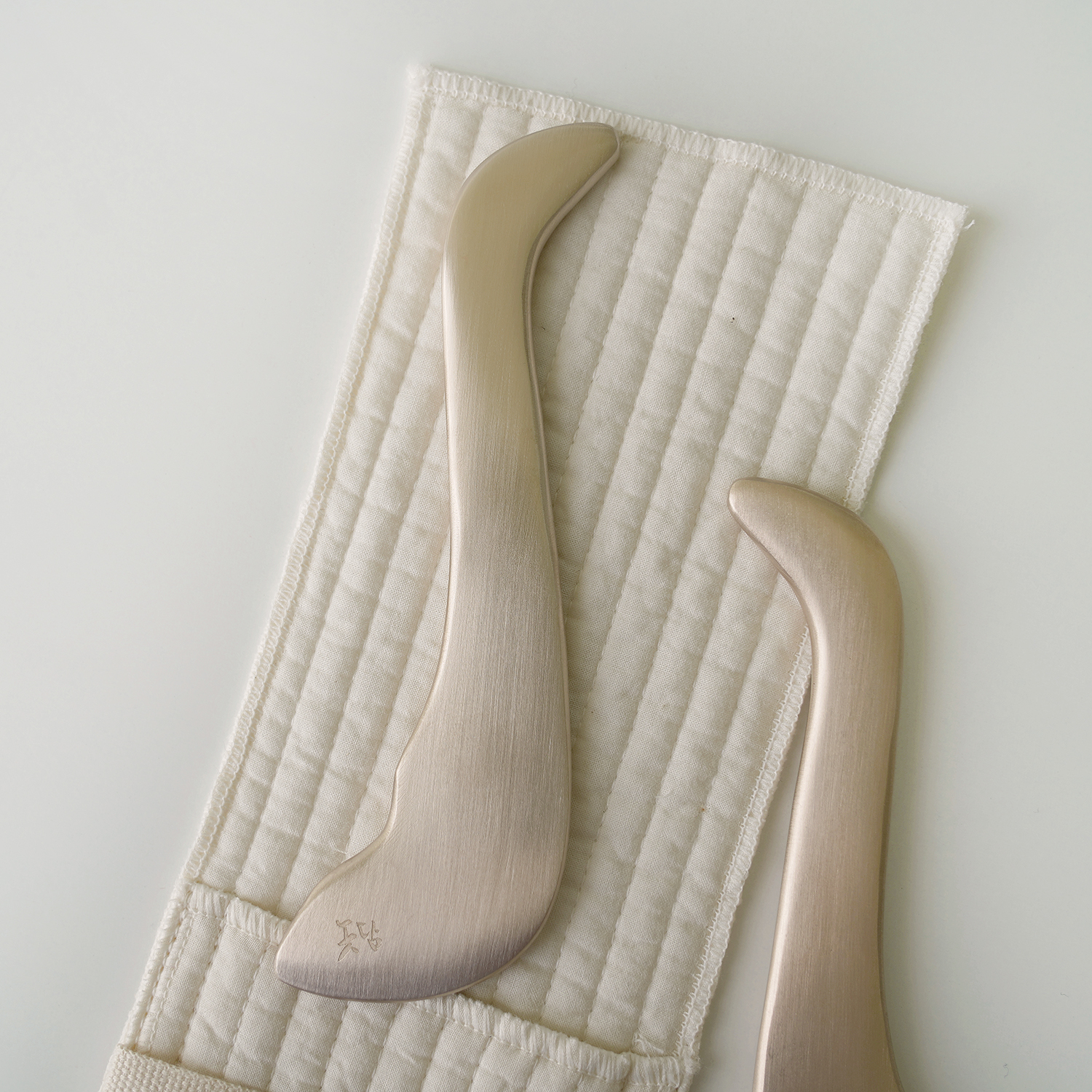 방짜유기 스완 괄사 마사지기