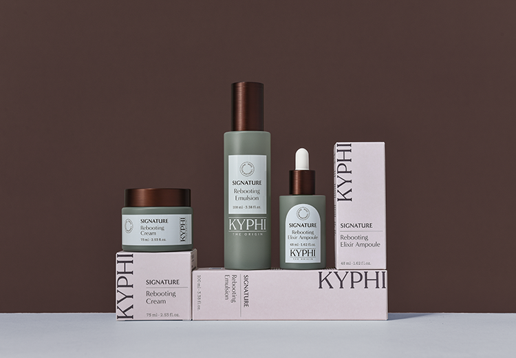 깊은 숲속의 향에서 발견한 ‘회복탄력성(Resilience)’의 
개념을 스킨케어에 적용시킴으로써 
건강한 피부뿐 아니라 
건강한 라이프스타일을 추구합니다.