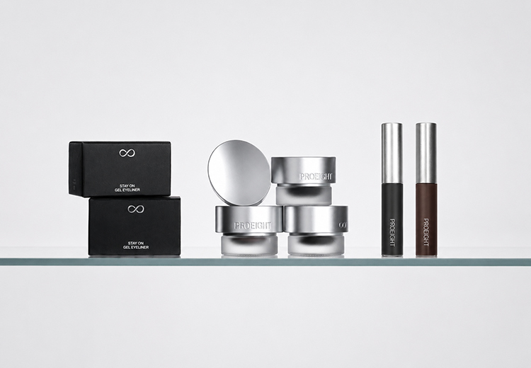 청담동 프로 메이크업 아티스트의 경험으로부터 
탄생한 프로페셔널 아이 메이크업 브랜드